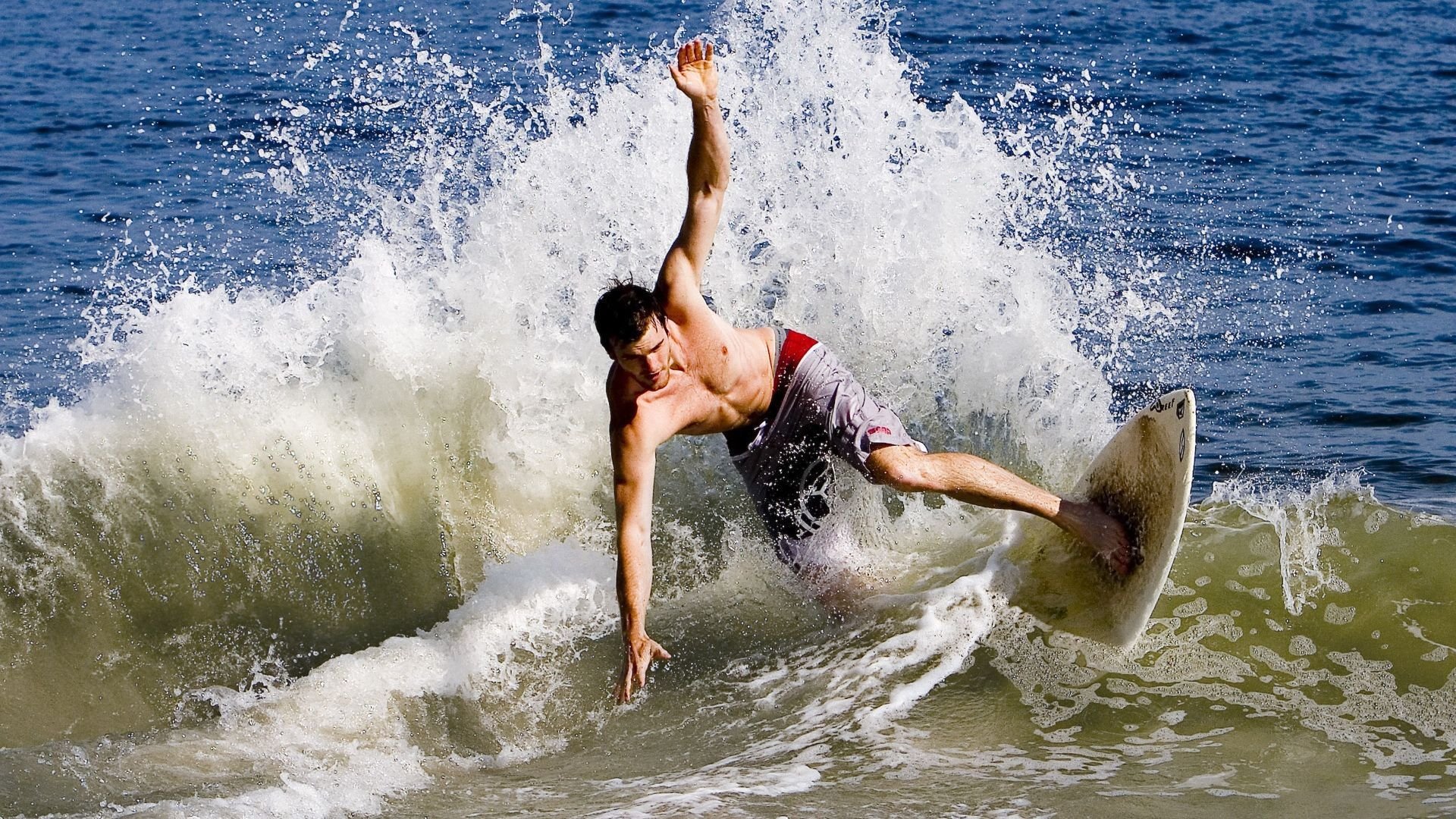 苏格兰橄榄球在全球舞台上的市场影响力逐渐增强，苏格兰橄榄球联赛